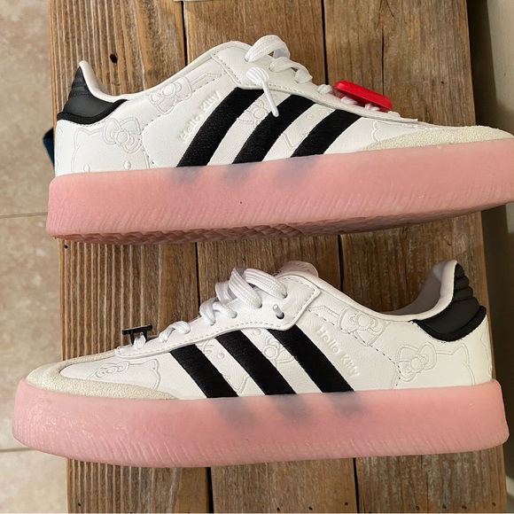 Adidas Original Sambae Hello Kitty - Women’s - Size: 6 - White and Pink Sneakers - Picture 3 of 10